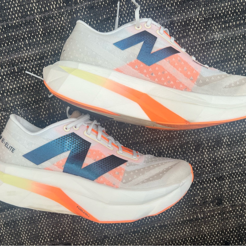 New Balance SuperComp Elite v4 - Size Women’s 9.5 (Men’s 8)